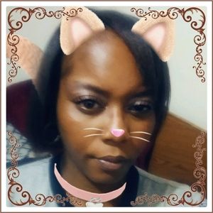 Meet your Posher, Tee